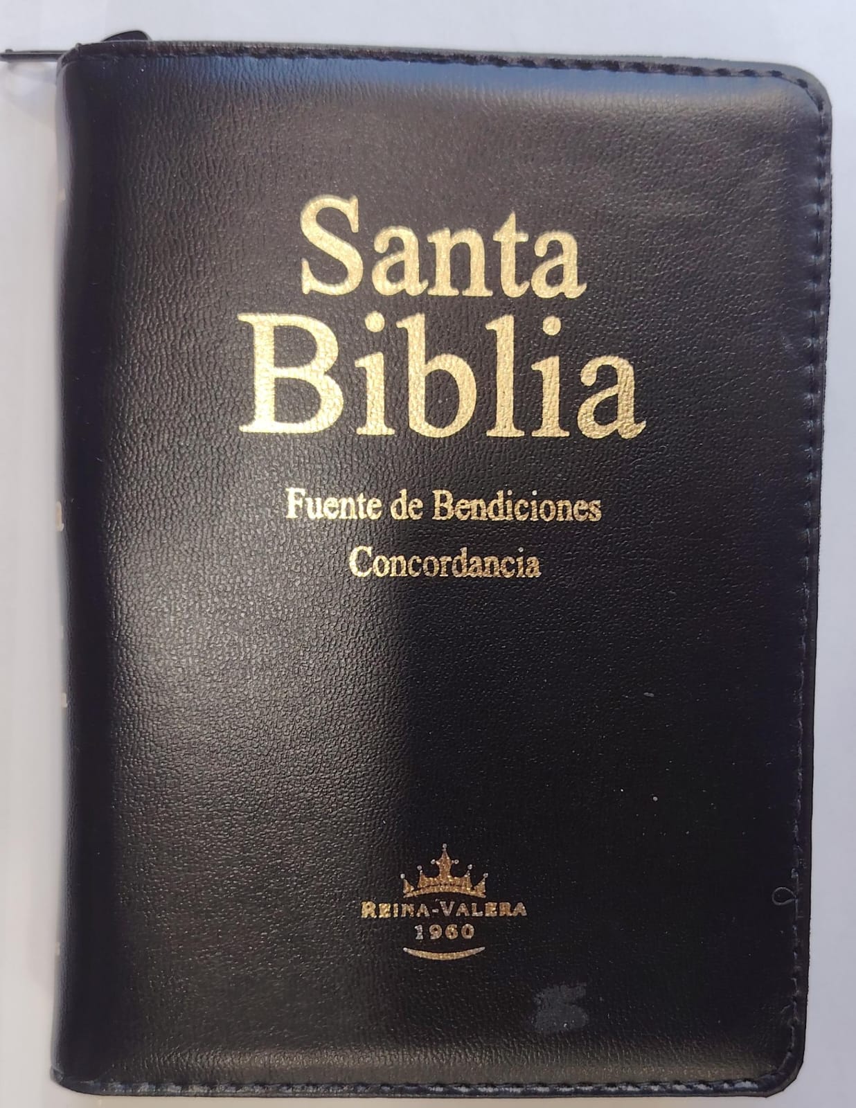SANTA BIBLIA REINA VALERA 1960 COLOR NEGRO CON LETRAS DORADAS, CIERRE E INDICE - TAMAÑO PEQUEÑO 11PT