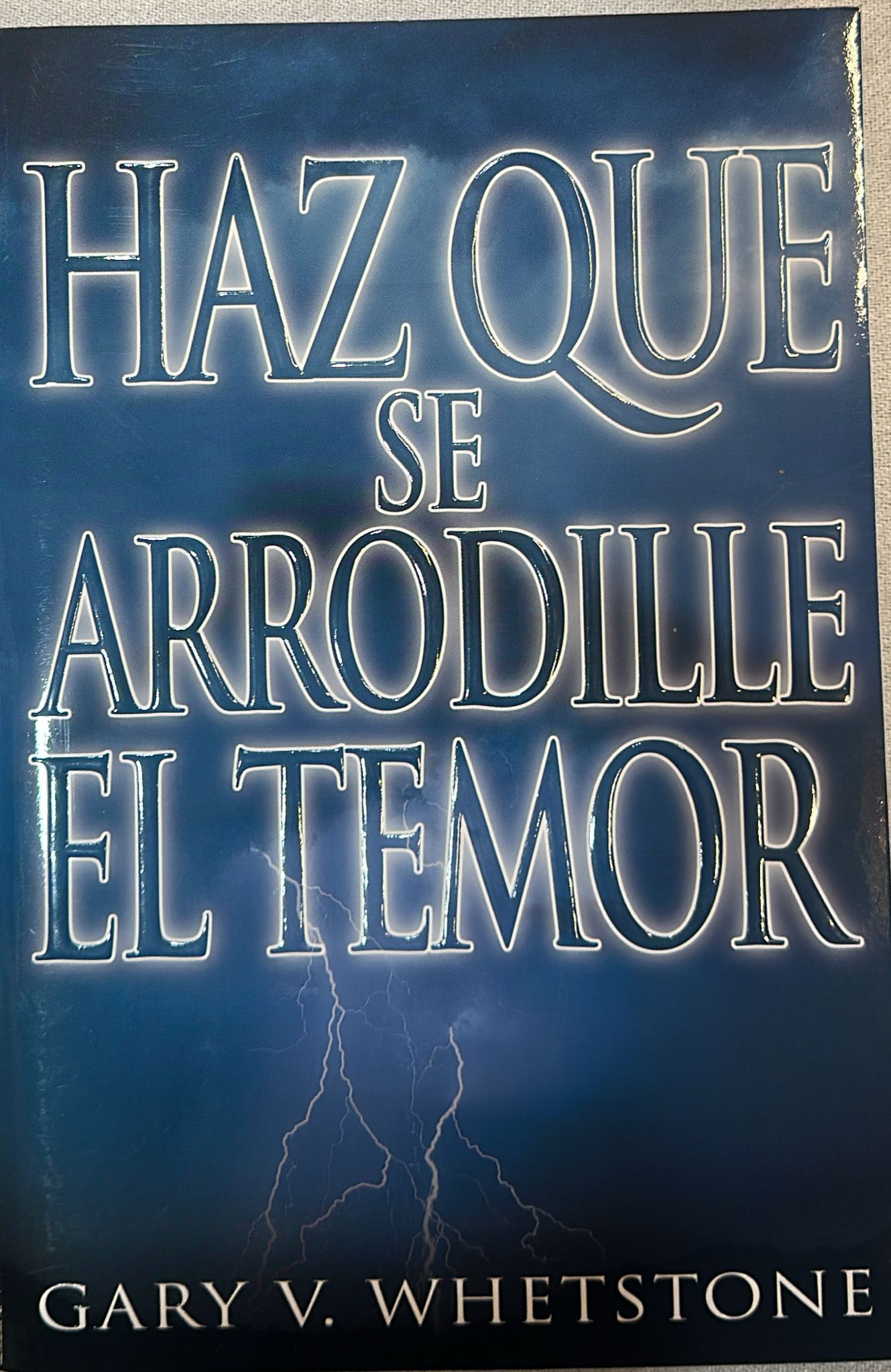 HAZ QUE SE ARRODILLE EL TEMOR