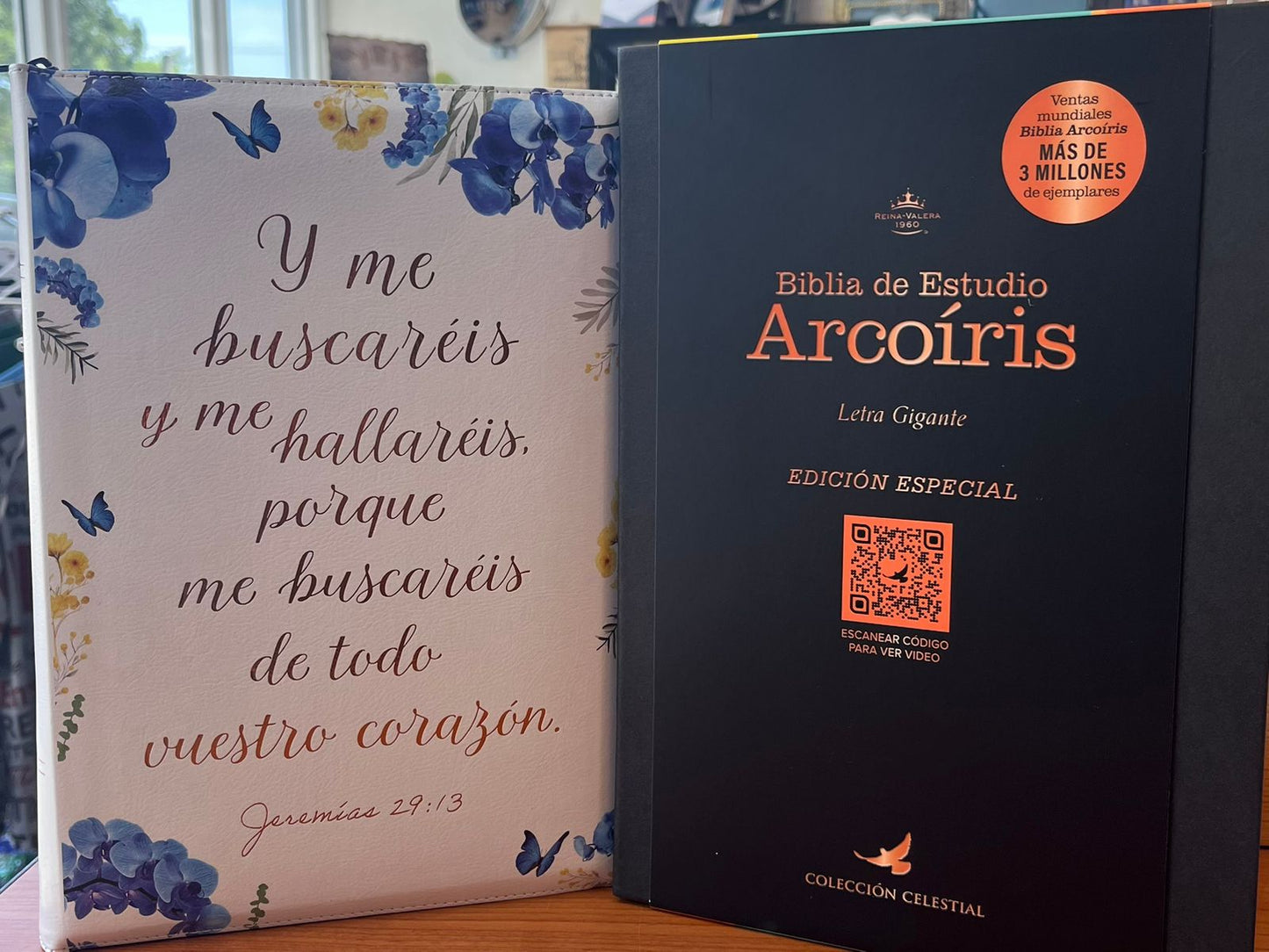 BIBLIA DE ESTUDIO ARCOIRIS/ CON CAJA DURA FLOREADA