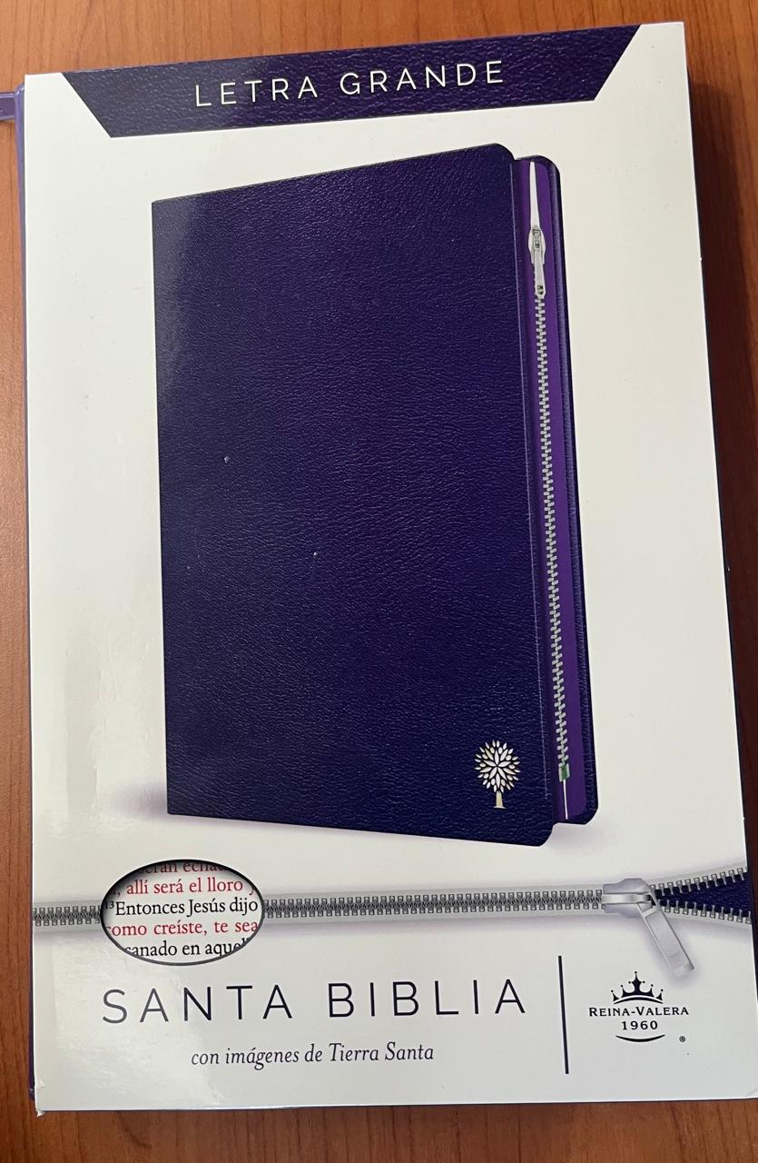 SANTA BIBLIA CON IMAGENES DE TIERRA SANTA / COLOR LILA CON CIERRE / LETRA GRANDE