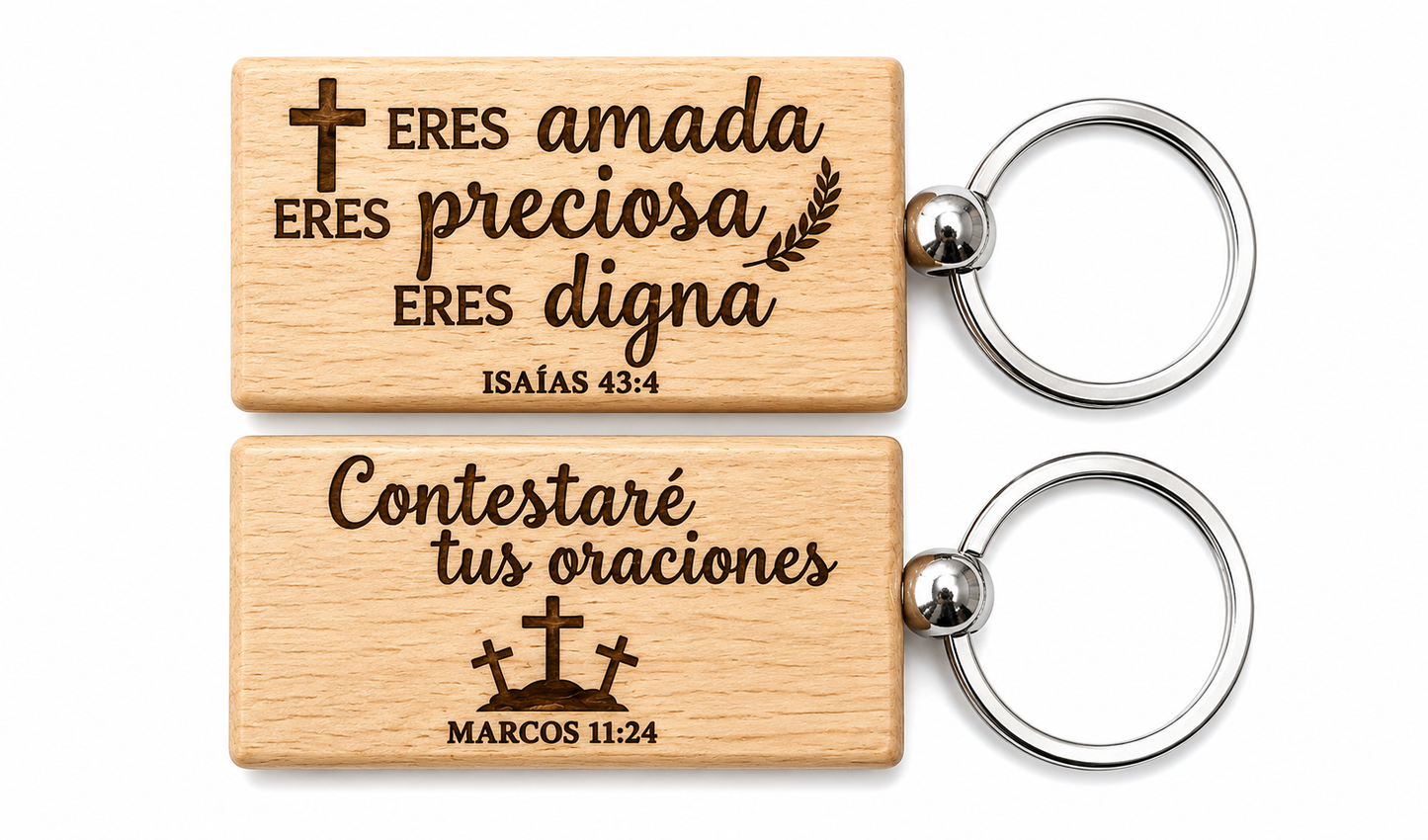 Llaveros de madera grabados ("Eres amada, eres preciosa, eres digna - Isaías 43:4" y "Contestaré tus oraciones - Marcos 11:24")
