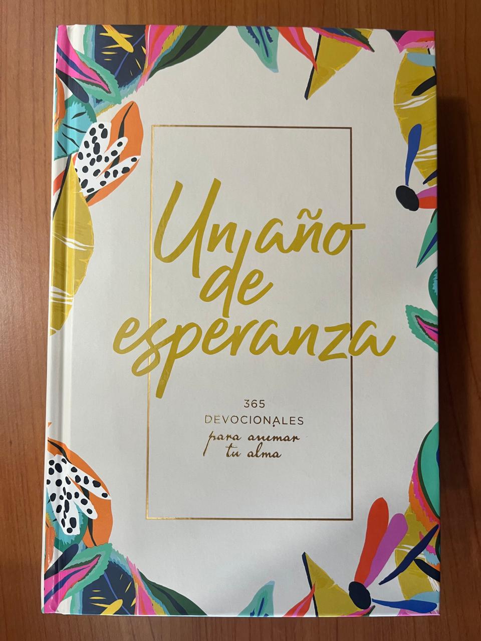 UN AÑO DE ESPERANZA / 365 DEVOCIONALES PARA AMINAR EL ALMA