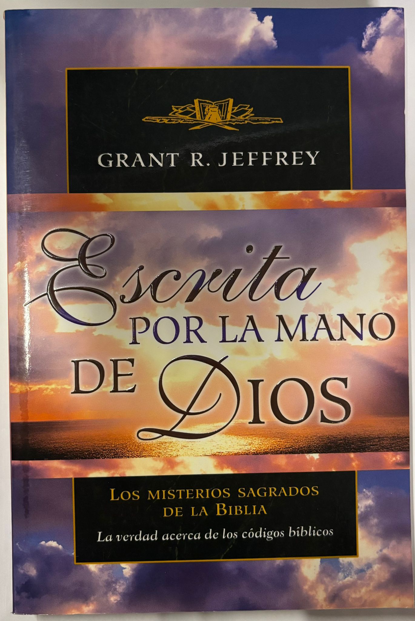 ESCRITA POR LA MANO DE DIOS