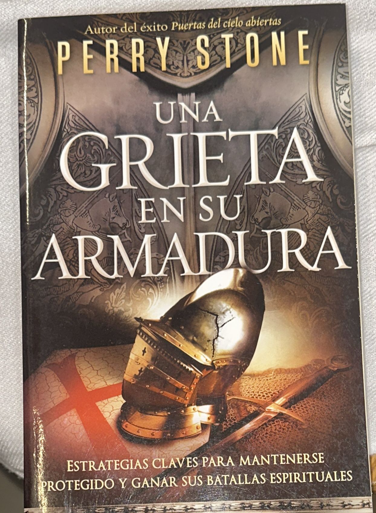 UNA GRIETA EN SU ARMADURA
