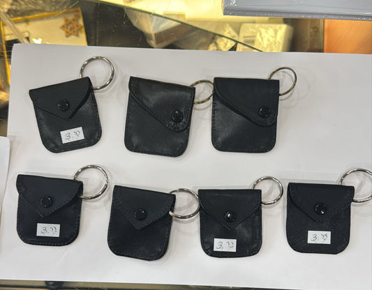 LLAVEROS CON BOLSITA DE CUERO