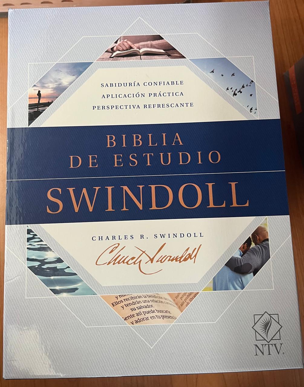 BIBLIA DE ESTUDIO SWINDOLL FILO DORADO SIN INDICE COLOR SENTI PIEL CAFE/CAFE CLARO