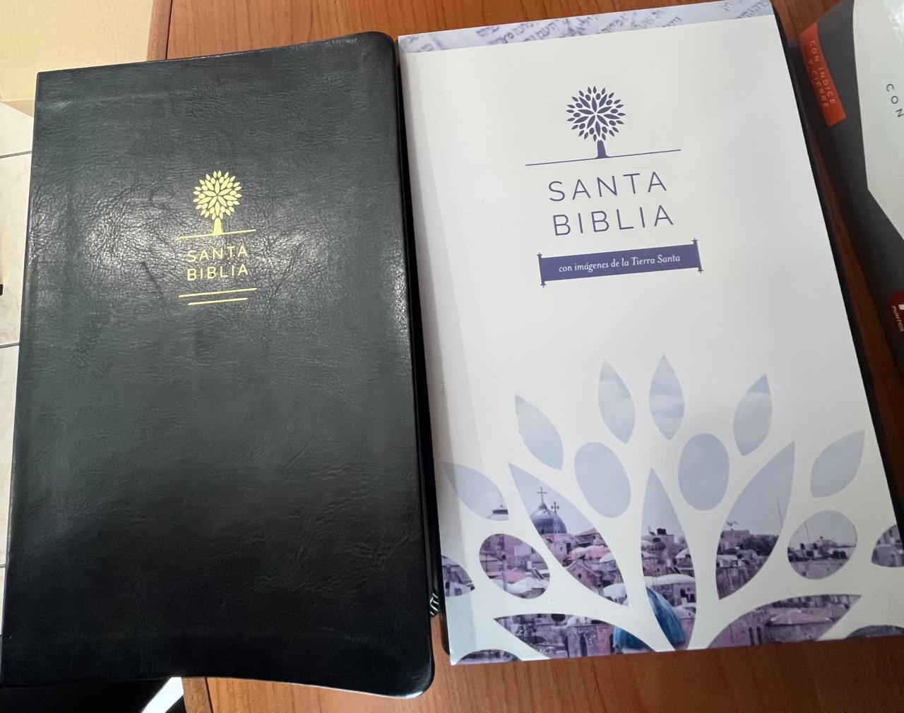 SANTA BIBLIA / IMAGENES DE LA TIERRA SANTA / COLO NEGRO CON LETRAS DORADAS
